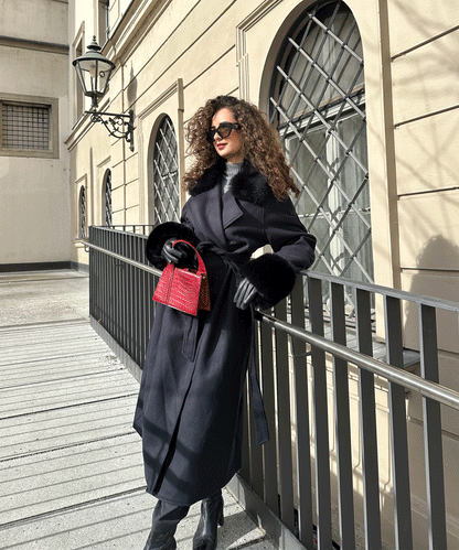 Mantel Jolie mit Felldetails Schwarz
