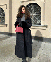 Mantel Jolie mit Felldetails Schwarz