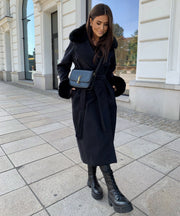 Mantel Jolie mit Felldetails Schwarz