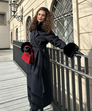 Mantel Jolie mit Felldetails Schwarz